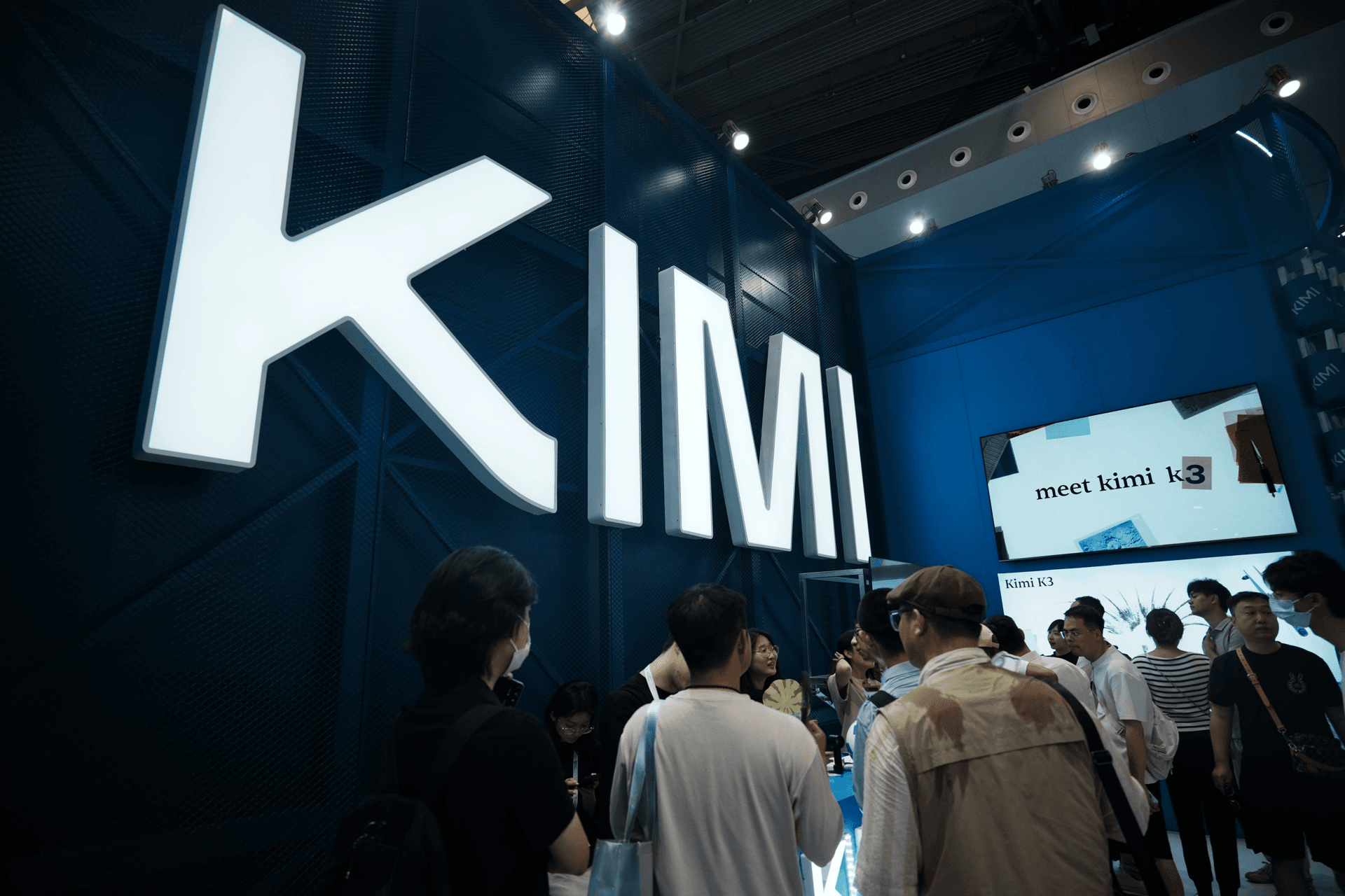 Kimi K3 发布现场与 Kimi 品牌标识